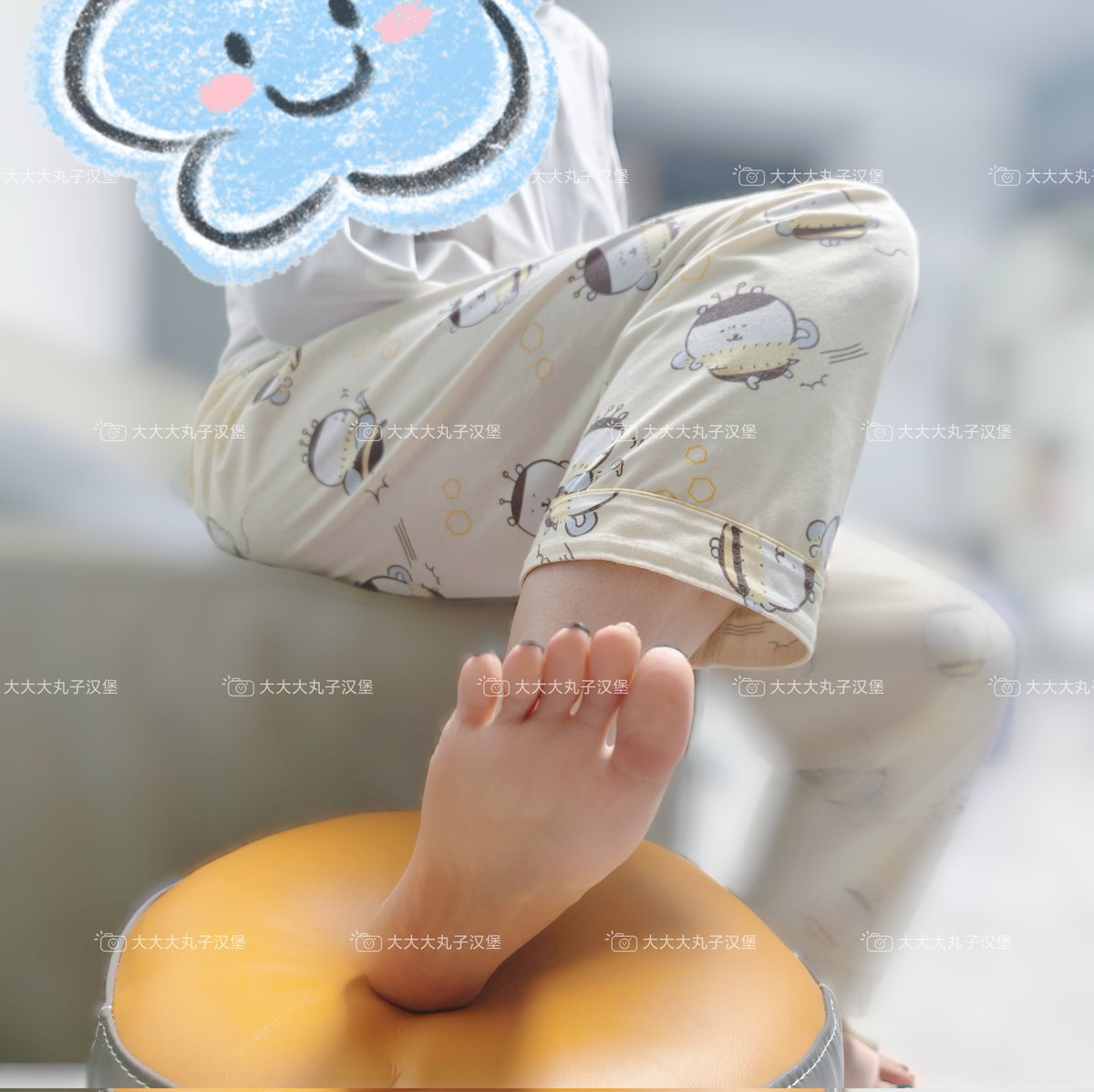 福利姬大大大丸子汉堡分享的黄推图片2 - 网红私拍内容