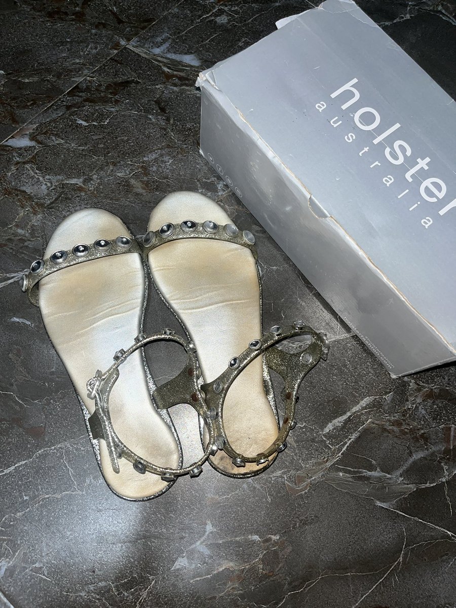 cetsik_mas's tweet photo. ส่งต่อ700 (from 2,790) รุ่นพื้นนิ่มไม่กัดเท้า size39 มีกล่อง ขอคนรับได้นะคะ สายหลุด 1 ข้าง สภาพตามการใช้งาน นำไปซ่อมหรือทำความสะอาดต่อได้ค่ะ #holsterthailand #ส่งต่อholster #holsterมือ2 #ส่งต่อatb #atreasurebox https://t.co/6H4qbIh7uH