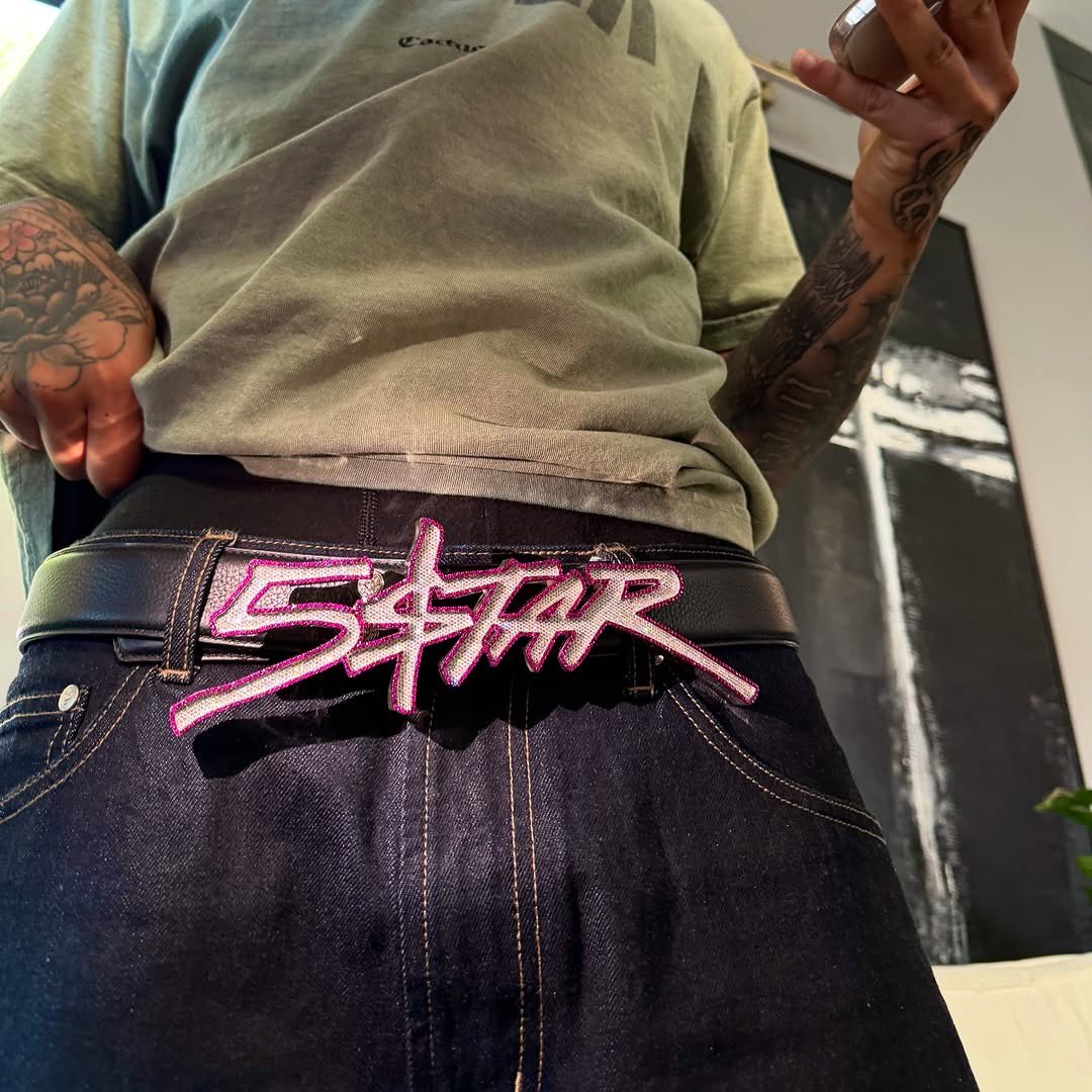 migofetti's tweet image. #FaZeBanks and #ZackBia gift #plaqueboymax a #5Star buckle from #AlexMoss!

•

Follow @migofetti for more!