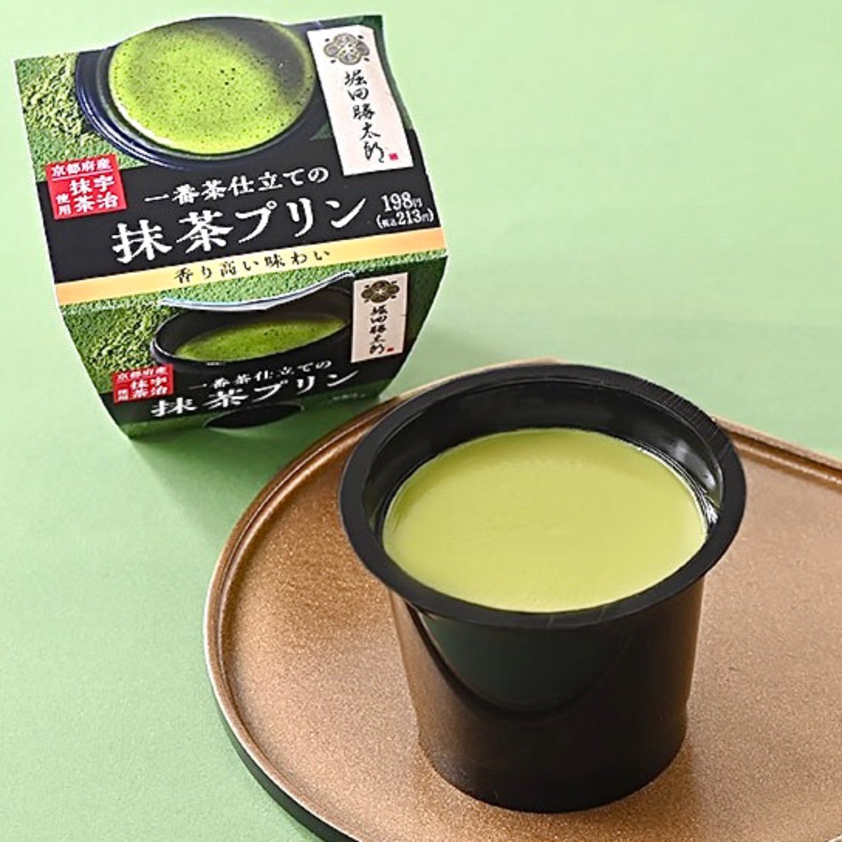 rekishichosadan's tweet photo. 2025年4月15日（火）より、ファミリーマートが「一番茶仕立ての抹茶プリン（213円）」を新発売します。
京都府産宇治抹茶を使用した、一番茶のまろやかな旨みとコクが特徴の抹茶プリンです。
https://t.co/PyvYlckIob https://t.co/J3MW1vYvCb
