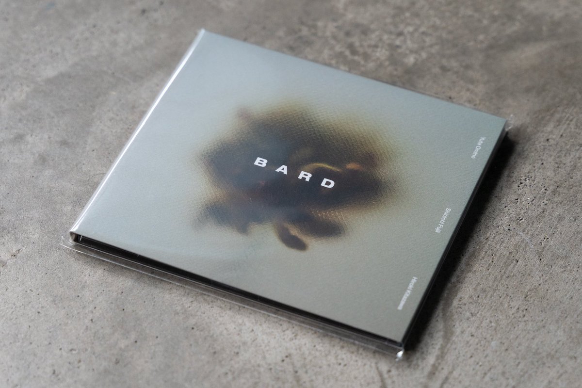 Yosuke Wada / Libstems (@ysk_libstems) on Twitter photo 昨日発売の藤井進一さんのトリオ「BARD」のアートディレクションとデザインさせてもらいました!
コンテンポラリーなジャズギターサウンドが楽しめるアルバムです
藤井進一 <a href="/fujiiguitar/">藤井進一</a> guitar
小美濃悠太 <a href="/omino/">Yuta Omino 小美濃悠太</a> bass
北澤大樹 drums
印象的な写真は<a href="/oishi_yuuki/">大石 悠貴 / Yuuki Oishi</a> くんです。ありがとう! 昨日発売の藤井進一さんのトリオ「BARD」のアートディレクションとデザインさせてもらいました!
コンテンポラリーなジャズギターサウンドが楽しめるアルバムです
藤井進一 <a href="/fujiiguitar/">藤井進一</a> guitar
小美濃悠太 <a href="/omino/">Yuta Omino 小美濃悠太</a> bass
北澤大樹 drums
印象的な写真は<a href="/oishi_yuuki/">大石 悠貴 / Yuuki Oishi</a> くんです。ありがとう!