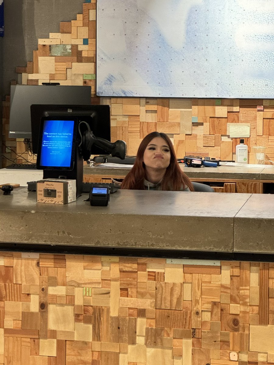 CLUBSOFIARB's tweet photo. SPOTTED SOFIA RB DOING A MEET AND GREET @ urby. I asked them if they remembered me and they said yes and looked SO HAPPY to see me!!! Ugh she loves her fans!!! 💜💜💜 https://t.co/qJ4KCThxvN