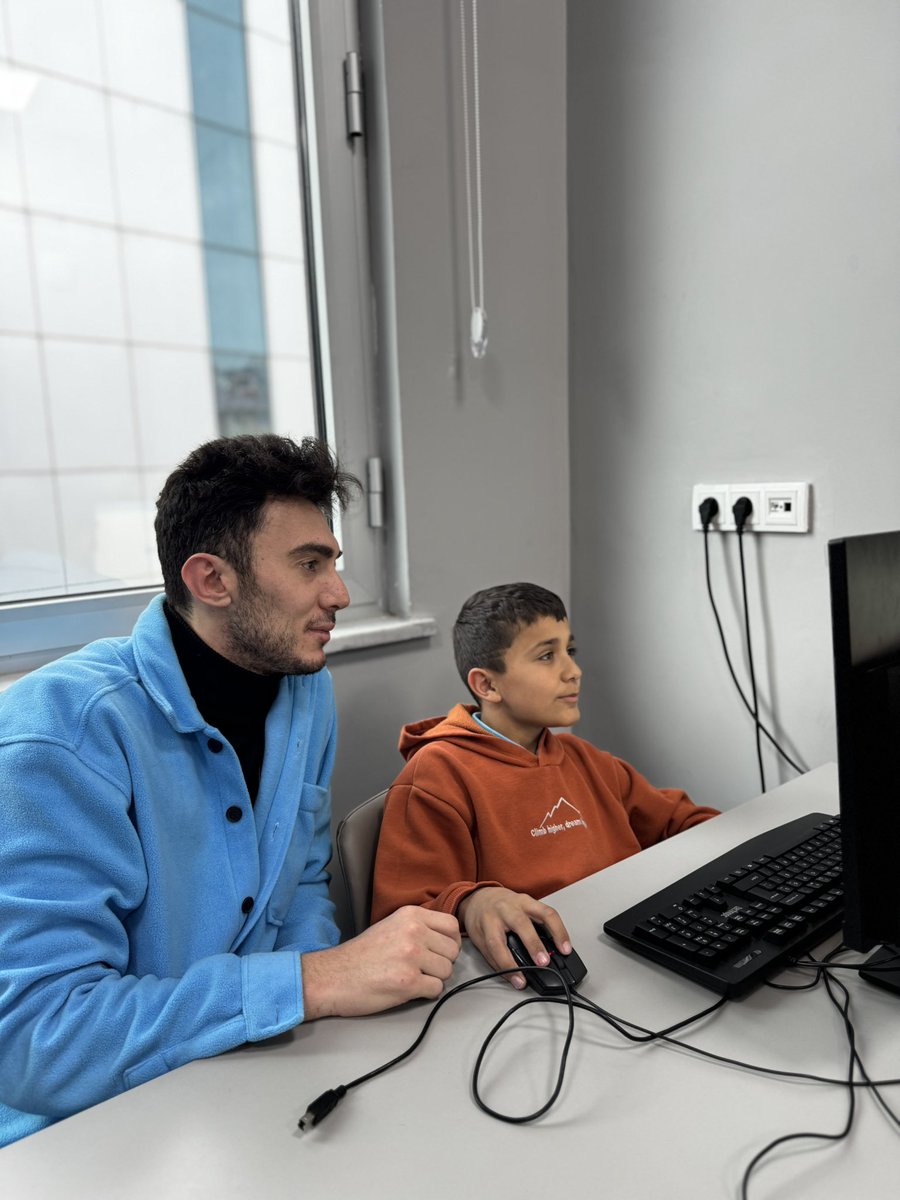 GSB_FindikliGM's tweet photo. 🔴Robotik Kodlama Kursu 
Tüm kurslar ve etkinlikler ile ilgili detaylı bilgi için gençlik merkezine bekliyoruz. https://t.co/HUcH20FA2x