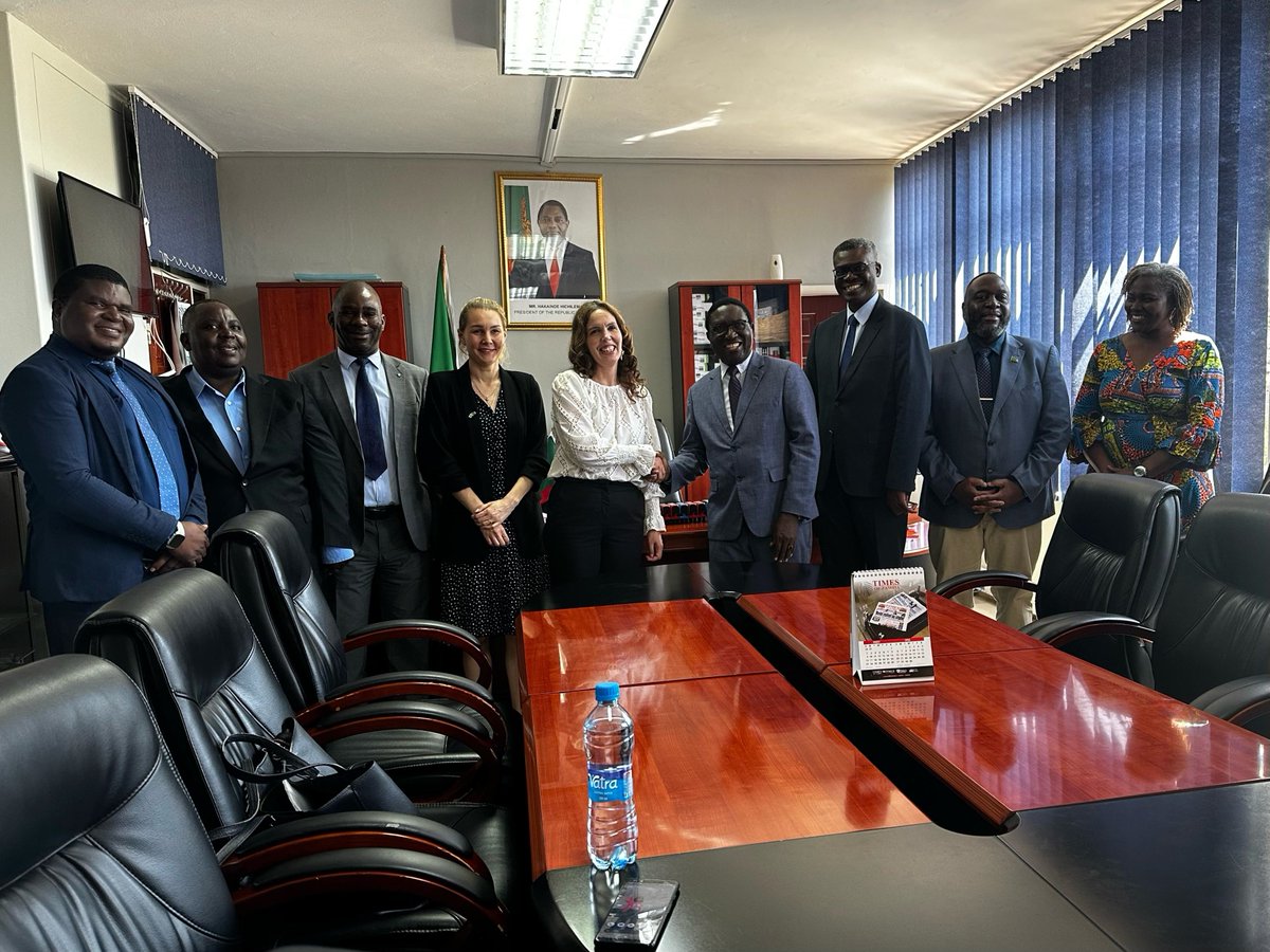 Kafue river pollution is one of the worst env disasters 🇿🇲 has faced. The issue was addressed when 🇫🇮 Amb <a href="/SaanaHalinen/">Saana Halinen</a> met with Fisheries Min Kapala. "Finnish companies have tech to clean Kafue river and to prevent future disasters. We  want to help Zambia end mining pollution.”