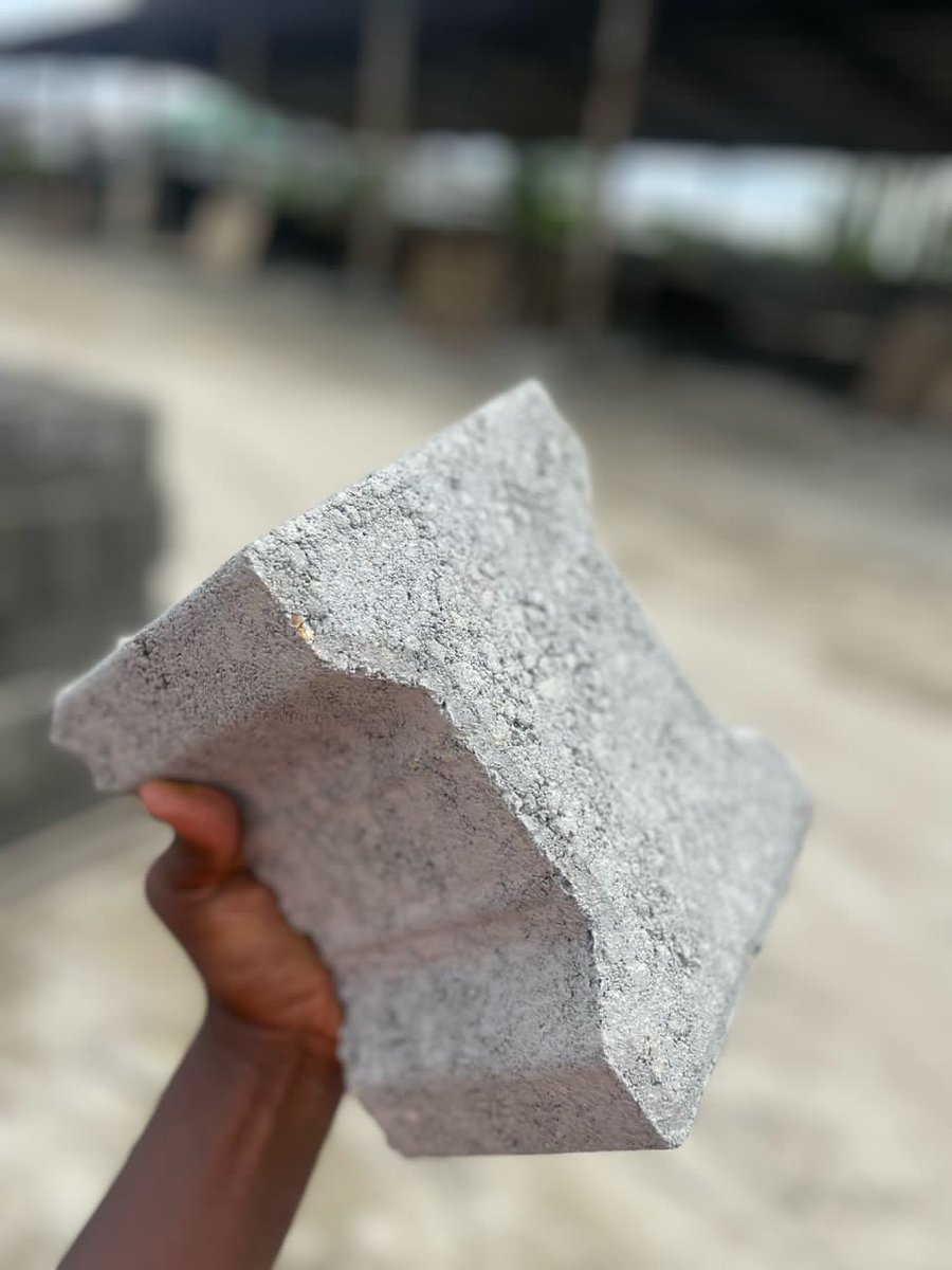 bric_cm's tweet photo. Fort de notre capacité de 650 M2/Jour de pavés en I de 13 cm, nous mettons à disposition les produits qui remplissent les exigences de la NF EN 1338

Exprimez dès à présent votre besoin à serviceclient@briccameroun.com ou au 6 77 78 85 58

BRIC, le partenaire sûr de vos projets ! https://t.co/kFfPnEdXxd