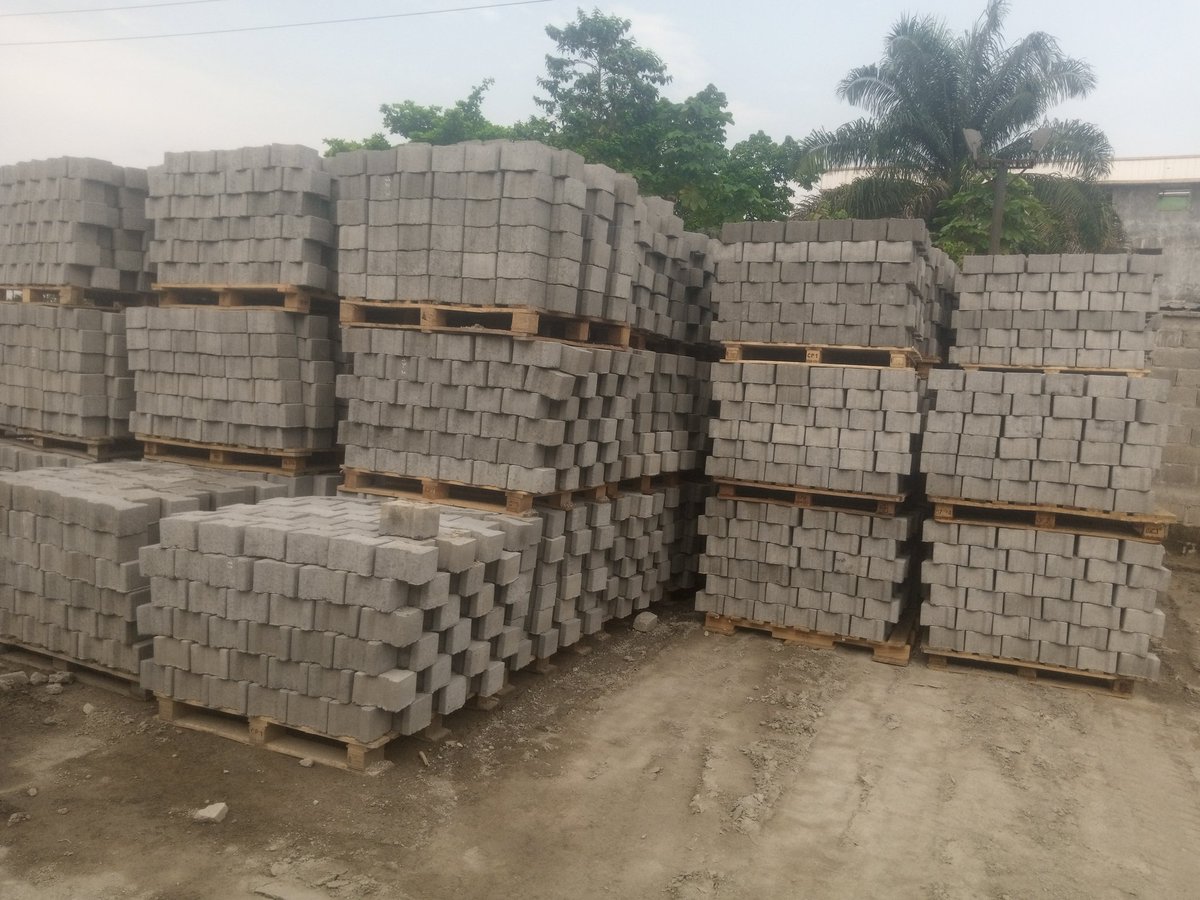 bric_cm's tweet photo. Fort de notre capacité de 650 M2/Jour de pavés en I de 13 cm, nous mettons à disposition les produits qui remplissent les exigences de la NF EN 1338

Exprimez dès à présent votre besoin à serviceclient@briccameroun.com ou au 6 77 78 85 58

BRIC, le partenaire sûr de vos projets ! https://t.co/kFfPnEdXxd