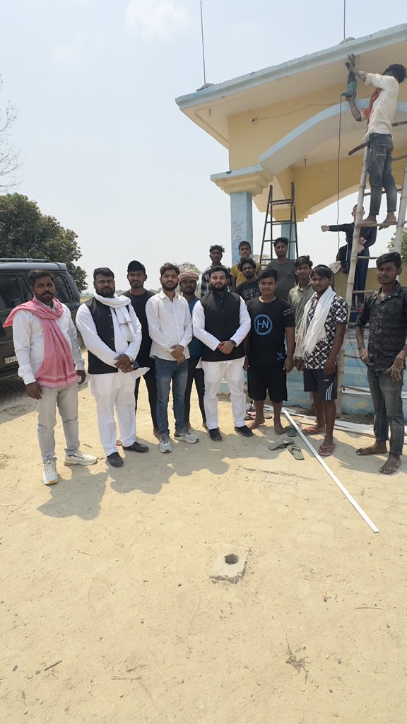 ajeetsaroj2018's tweet photo. आज विधानसभा मेहनगर ग्राम सभा  अमारी में शिष्टाचार मुलाक़ात करते हुए  आप सबका बहुत बहुत धन्यवाद 🙏 #samajwadiparty #viralvideos #vídeo https://t.co/8eg3cPTpek