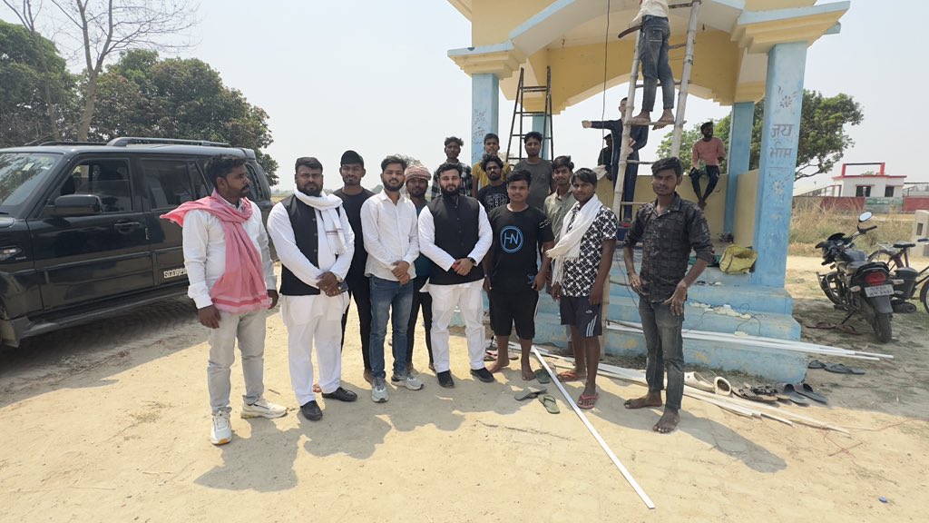 ajeetsaroj2018's tweet photo. आज विधानसभा मेहनगर ग्राम सभा  अमारी में शिष्टाचार मुलाक़ात करते हुए  आप सबका बहुत बहुत धन्यवाद 🙏 #samajwadiparty #viralvideos #vídeo https://t.co/8eg3cPTpek