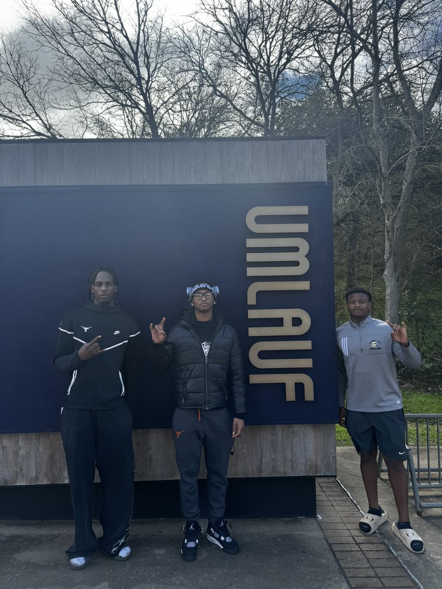 We’re looking for passionate, driven people to volunteer and help bring the arts to life in our community!
Bring your energy, your heart, and your crew — let’s do this together!
To get involved, visit bit.ly/Umlauf
<a href="/umlaufsculpture/">Umlauf Sculpture</a> <a href="/TexasOneFund/">Texas One Fund</a>