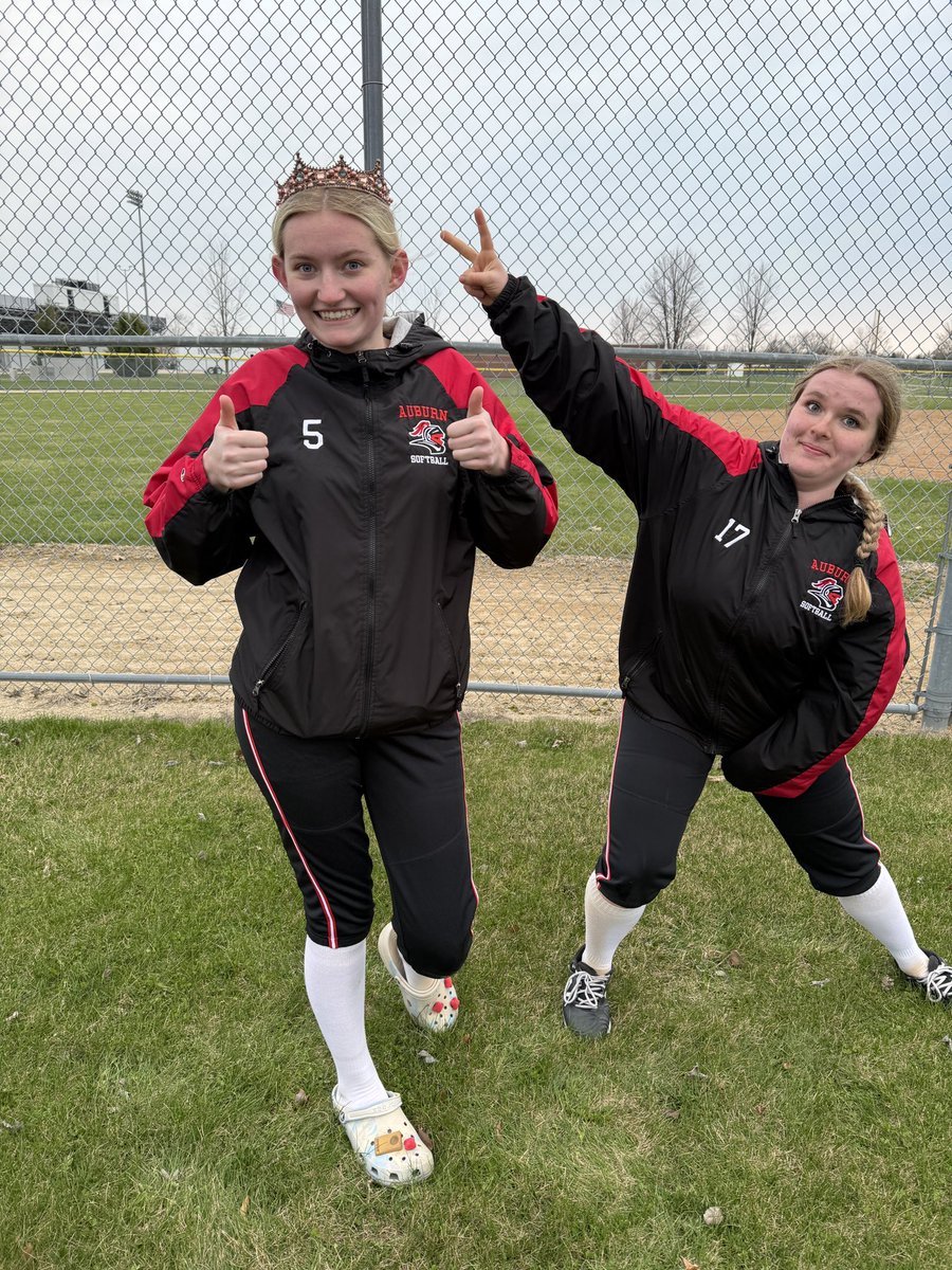 AuburnKnightsSB's tweet photo. Varsity W!
@BakerMaylee in the ⭕️ with 8Ks, BB, &amp; 2 ER and 2-4, 2B at the plate
KayKay Hudson 2-4, 2B, R, 2 RBI, BB, SB
Ava Johnson 2-4, R, 2 RBI, BB, 2 SB
@LilyParr2026 1-4, R, 2 RBI
@EvaOstergard 1-3, R, RBI, BB, 3 SB
Emmie Ostergard 2-3, 2B, 2 R, RBI, SB and earns the 👑! https://t.co/VMZTd9ViVT