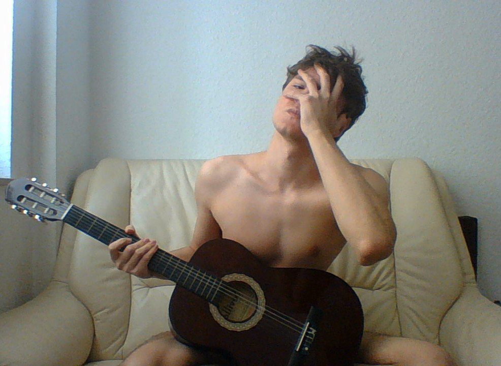 NikoInGen's tweet photo. Same guitar lessons🙇 https://t.co/9gSqikGBn7