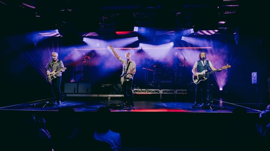 Here's an article on the Rolling Stone Australia site concerning the awards ceremony on April 9th.  Iva Davies was awarded the Rolling Stone Australia Icon Award.

au.rollingstone.com/music/music-ne…