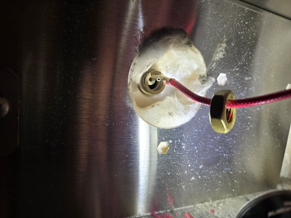 JoeHungloRedux's tweet image. Another of Mr. Fix-It's repairs.

He installed a new heating element and didn't secure it properly, so when it fell out of place, the terminal shorted on the cabinet.

Buddy had cut the ground wire from the chassis, so someone could have been shocked. 🤦‍♂️

#ServiceTechLife