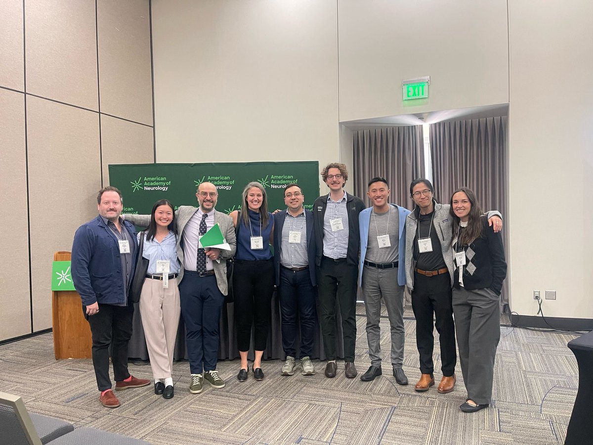 AlexMuccilli's tweet photo. Another amazing year @AANmember San Diego! ☀️🏝️🧠 Great turnout from @uoftneurons and @UofTNeurology staff! Thrilled to be learning from leaders in the field and privileged to talk about 🧠 complications of transplant, an important topic for the @Neuro Hosp! https://t.co/IctYmRNCr2