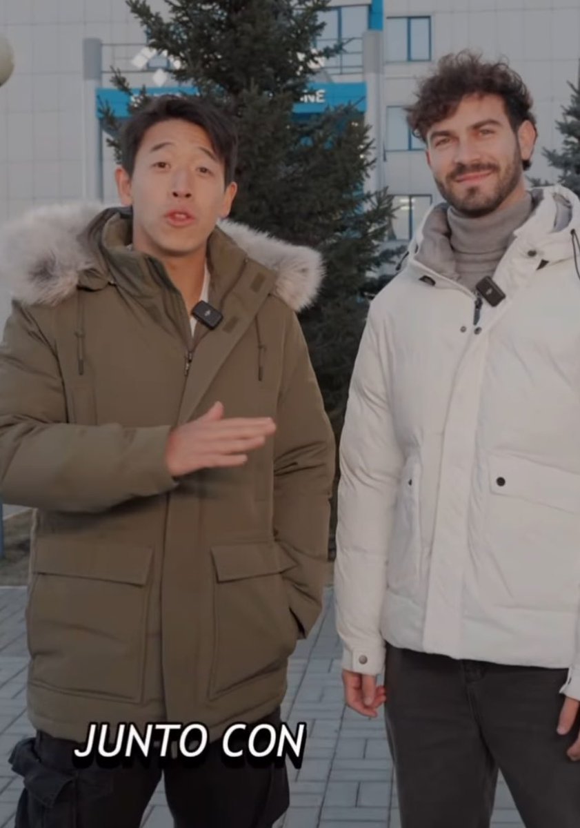 Nicolás y el Chino de GH están promocionando un programa de trabajo RUSO, el cual es únicamente para CHICAS de entre 18 y 22 años, para que vayan y ganen entre 800 y 1000 dólares. Y esto no podría olerme más a peligro. Primero, por que solo mujeres y por qué lo promocionan +
