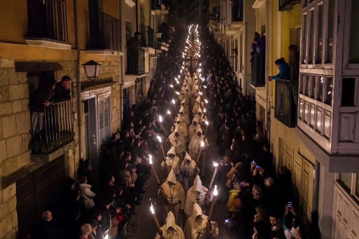 JeremyTate41's tweet image. In 2003 I was not Catholic, but found myself in Spain for Holy Week. I had never heard of a religious procession. But on my way home one night I got cut off by one. It was like getting mugged by history, tradition, beauty, and Catholicism all at once. It was glorious.
