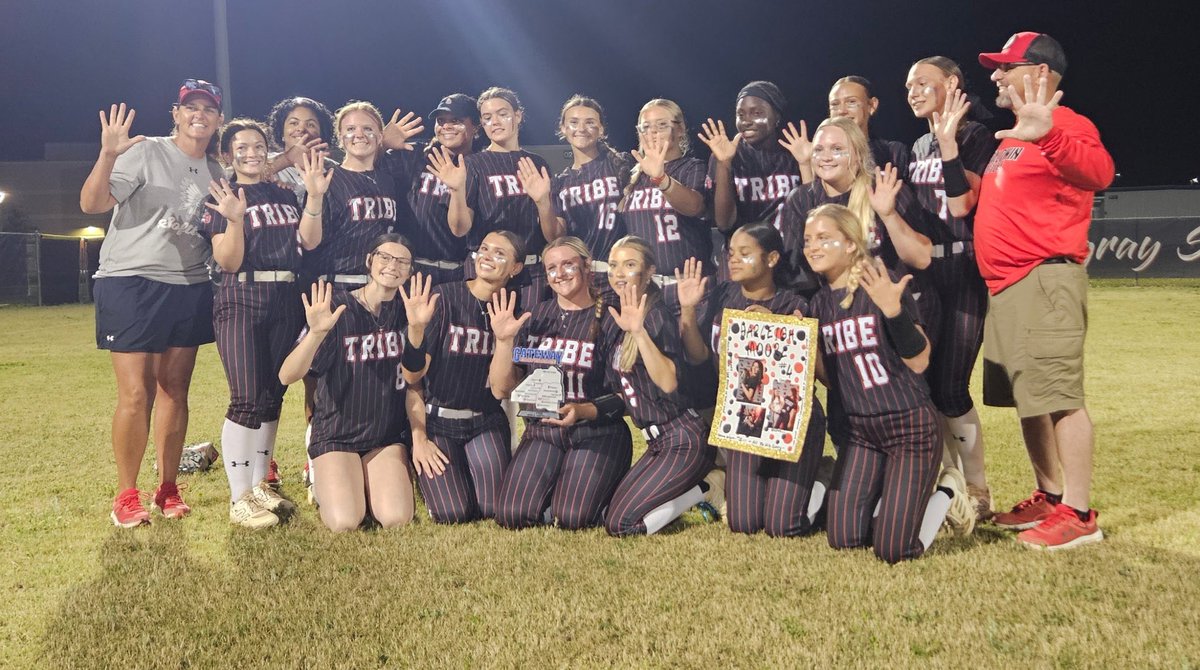 bmsh_athletics's tweet photo. Count ‘em up! ✋ time Gateway Conference Champion for our varsity softball squad! Being the best softball team in Duval County 5 years in a row is nothing short of amazing for Head Coach Jennifer Shields and all her players 🥎🏆 #BackToBackToBackToBackToBack https://t.co/NGYxagTKmh