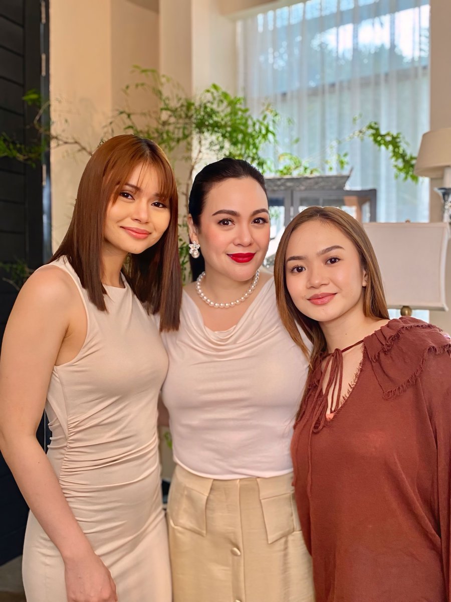 StudioVivaPH's tweet photo. Our very own and expensive Vera ladies. ✨

Mamaya na! Don’t miss the season premiere this April 11, 12NN only on Viva One: https://t.co/FOXvHXcF5O

#AOTDPilotEpisode
#AvenuesOfTheDiamond 
#ClaudineBarretto
#AubreyCaraan
#AbbyBautista
#StudioViva https://t.co/KrxWPcWkQ2