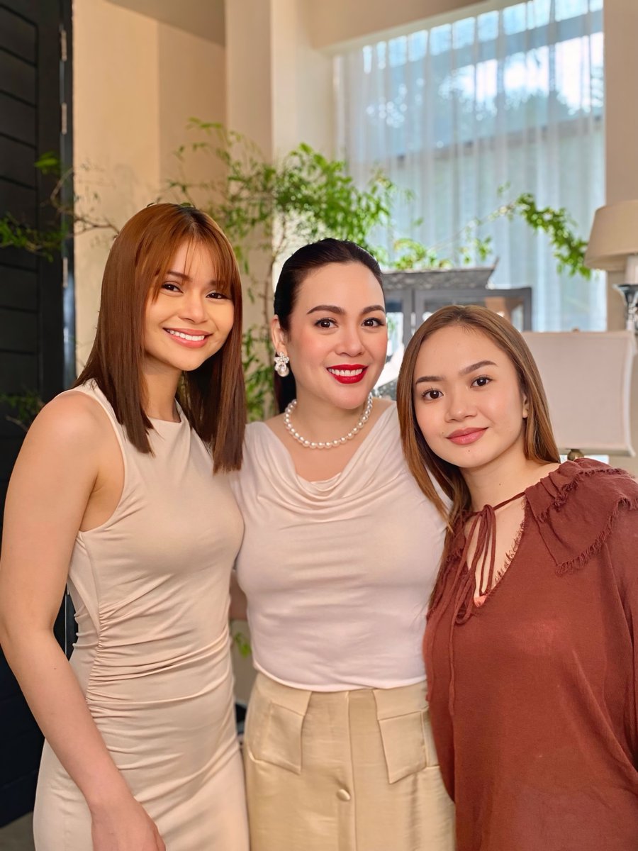 StudioVivaPH's tweet photo. Our very own and expensive Vera ladies. ✨

Mamaya na! Don’t miss the season premiere this April 11, 12NN only on Viva One: https://t.co/FOXvHXcF5O

#AOTDPilotEpisode
#AvenuesOfTheDiamond 
#ClaudineBarretto
#AubreyCaraan
#AbbyBautista
#StudioViva https://t.co/KrxWPcWkQ2