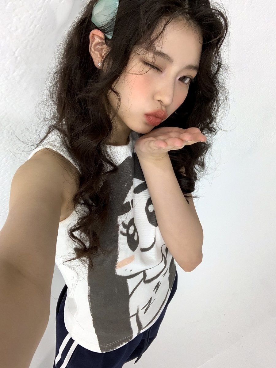 [📸] 
🐮🎓

#KiiiKiii #키키
#HAUM #하음
#IDoMe #UNCUT_GEM 
#KiiiKiii_IDoMe #KiiiKiii_UNCUTGEM