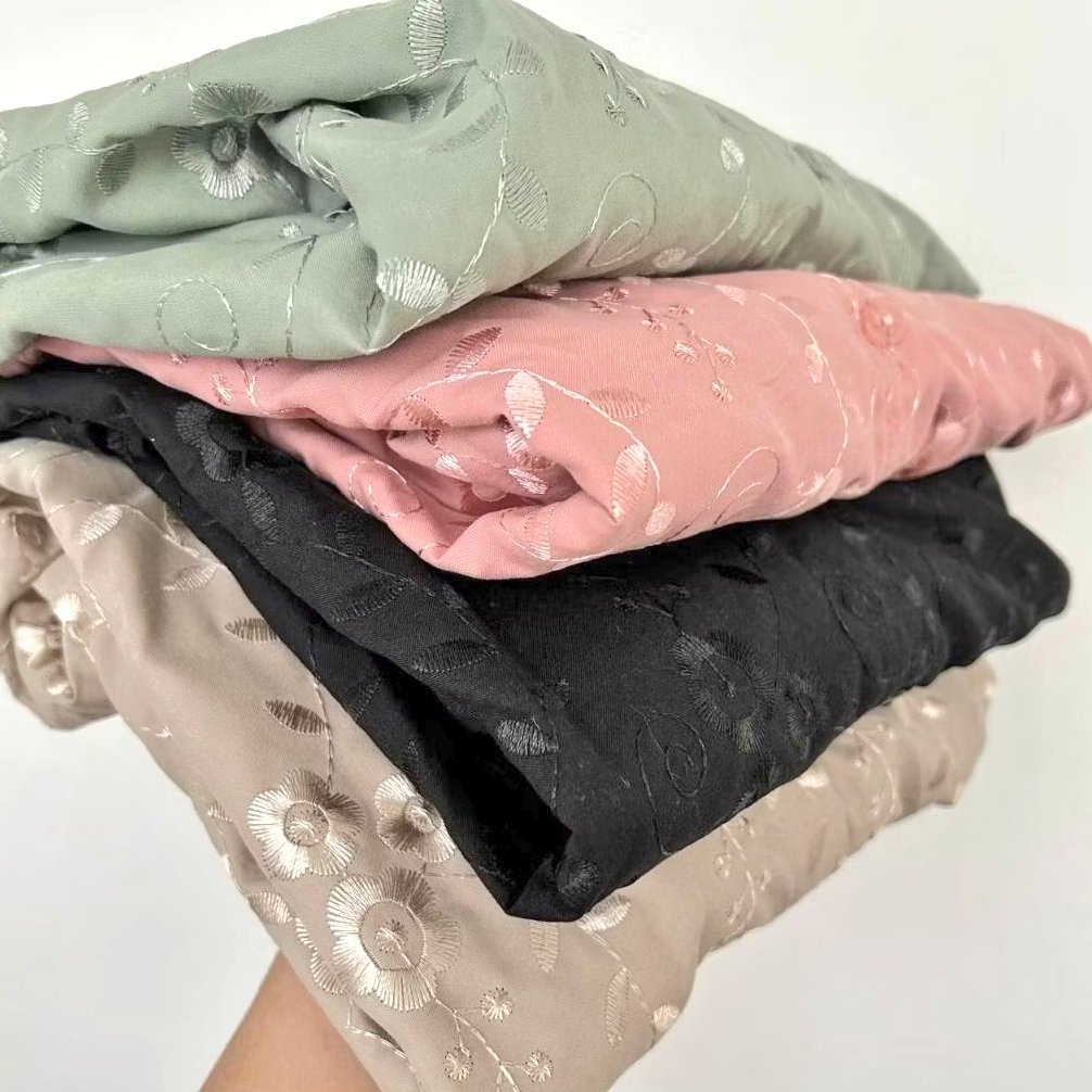 milofeeds's tweet photo. aku kumpulin beberapa oversized shirt yang ada bordirnya, cakep banget kann 👀👕🪡🧺 https://t.co/k4joQBsRR9