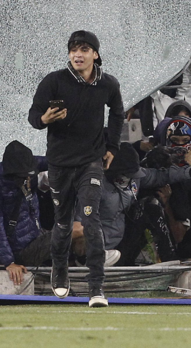 PemtoFlores's tweet photo. Ahí tienen a uno de los responsables de perder la localía y el castigo que recibirá Colo Colo  #VamosColoColo https://t.co/mGEbARfmF3