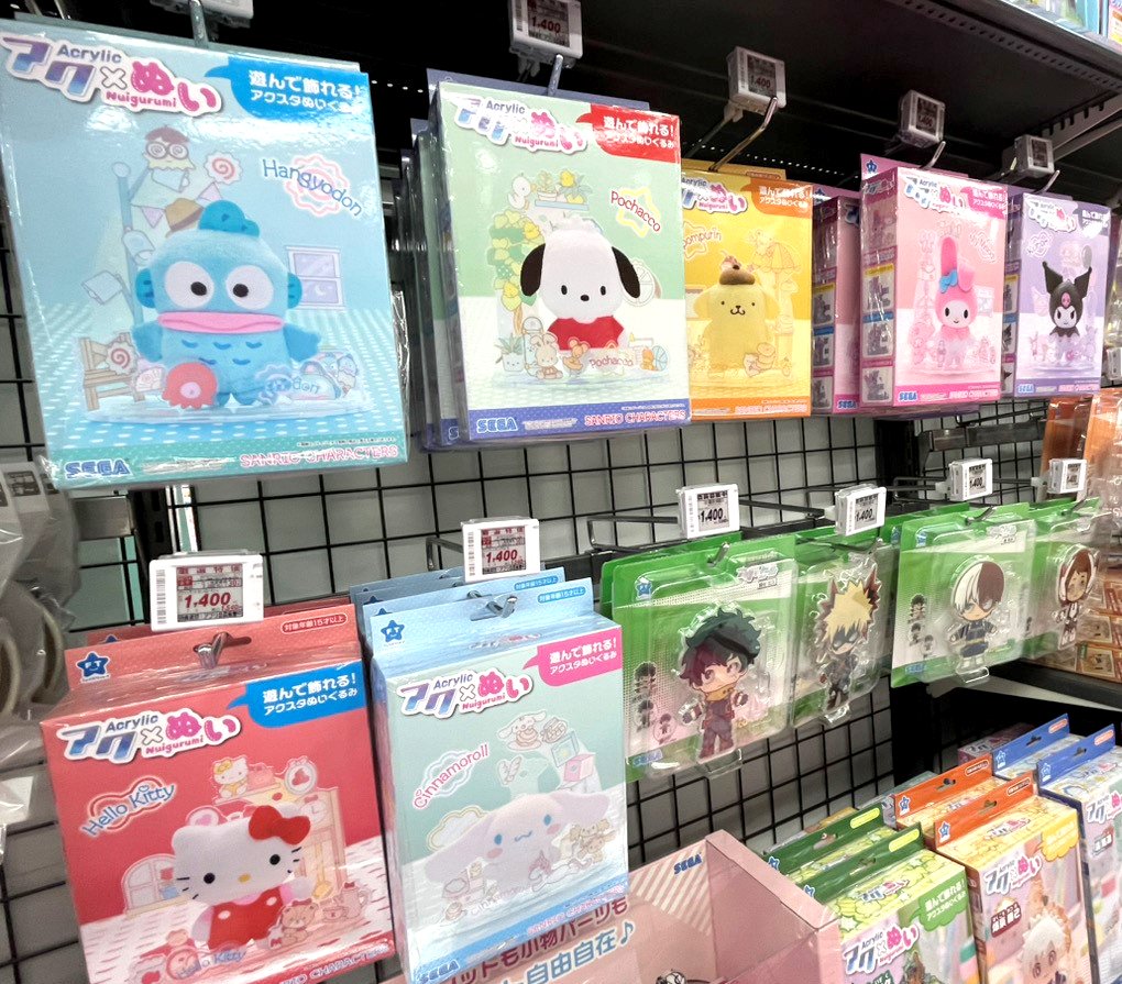 アクスタはここまで進化した！？ 当店六階おもちゃコーナーに大人気