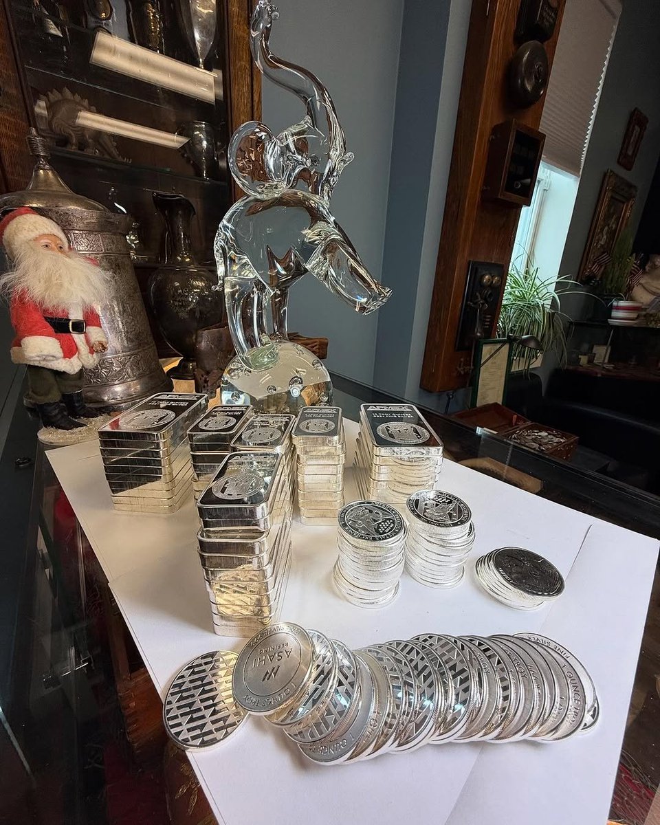 Gold_Silver65's tweet image. Buy the dip! Got around 500 Ozt silver in this morning.
Do you guys buy the dip or just ride the wave up?
#stacksmart
#stacksmart
 #stackheavy
#stockmarketcrash
#Goldclimbedabove3K