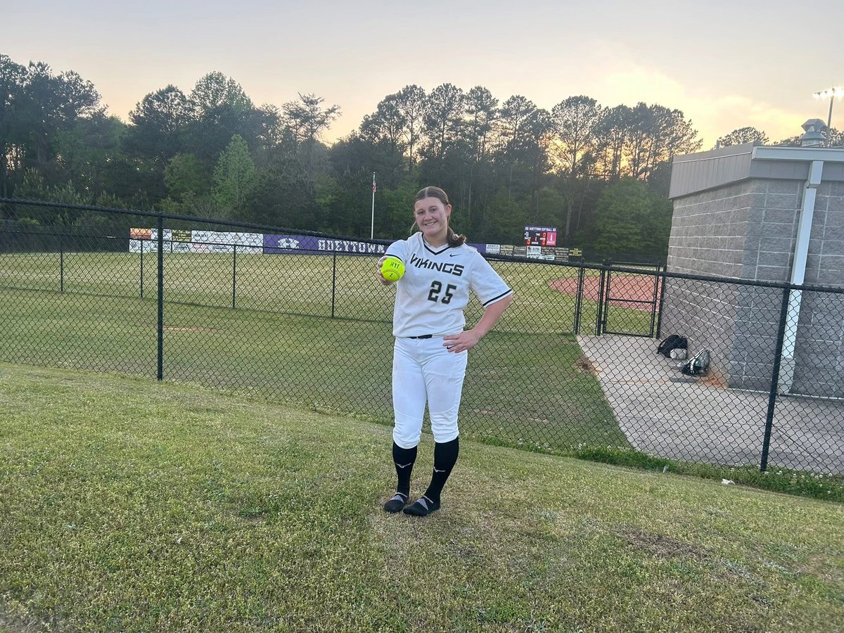 AmerisWalters24's tweet photo. 1st high school career home run. Still looking for better days at the plate and for less hits in the circle. Thank you Hueytown varsity softball for a great game! #jasperhighschool #softball #pitcher #fury @tcwall45 @premier2028wall @RaeganWall24 @coachangelbrown @Acozart44 https://t.co/RJLg9zW8P8