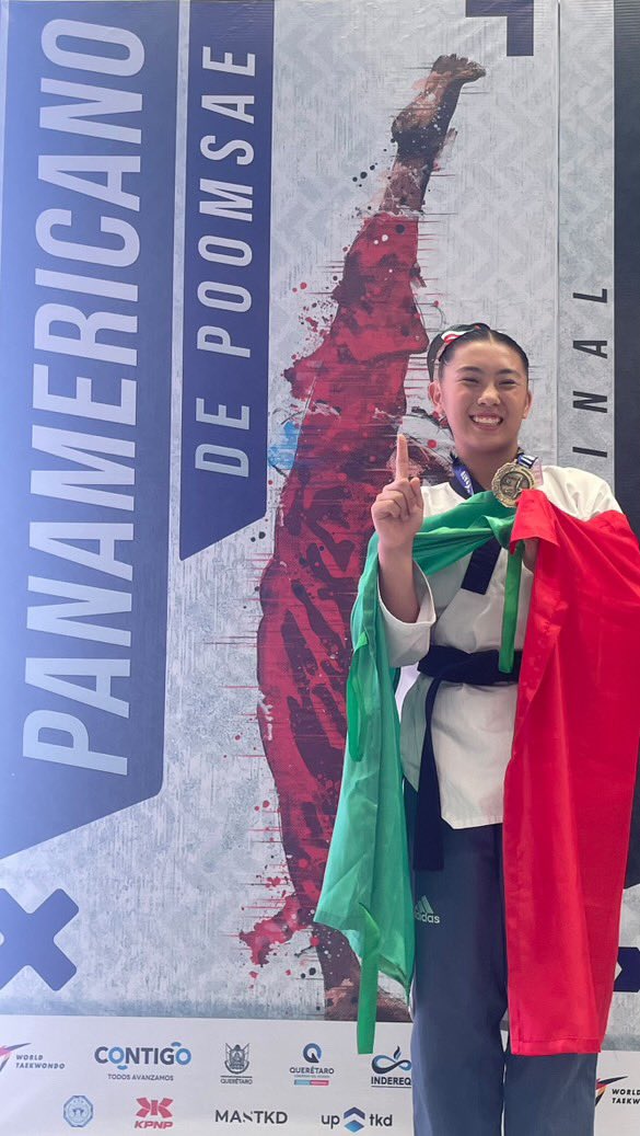 lacanchamd's tweet photo. 🥇🇲🇽 ¡MEDALLISTA PANAMERICANA! 🇲🇽

María José Torres Sánchez se coronó CAMPEONA EN LA FINAL DEL PANAM SERIES SUB 22 en la modalidad freestyle poomsae de taekwondo, ¡con tan solo 15 años de edad!
Un logro histórico al ser la más joven de su categoría, demostrando que la pasión, https://t.co/lqR2hz3pLP