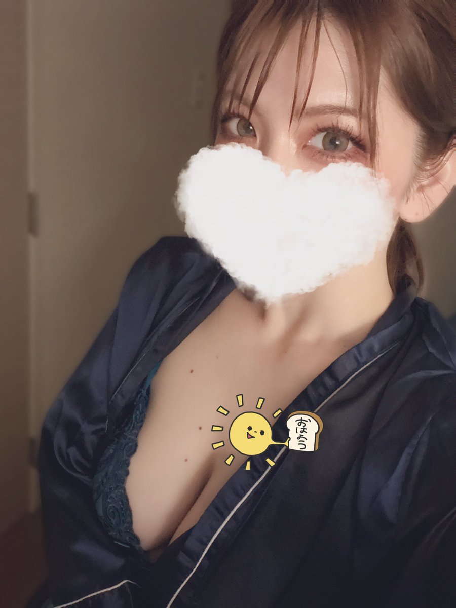otonatic_emiri1's tweet photo. おはようございます🌸
花粉症つらい🥹🥹
皆さん大丈夫ですか？
4月新生活楽しんでますか🥰

本日12時からお部屋います❣️
お時間合う方ぜひ🐈‍⬛🐈‍⬛🐈‍⬛ https://t.co/Gds8AfSutK