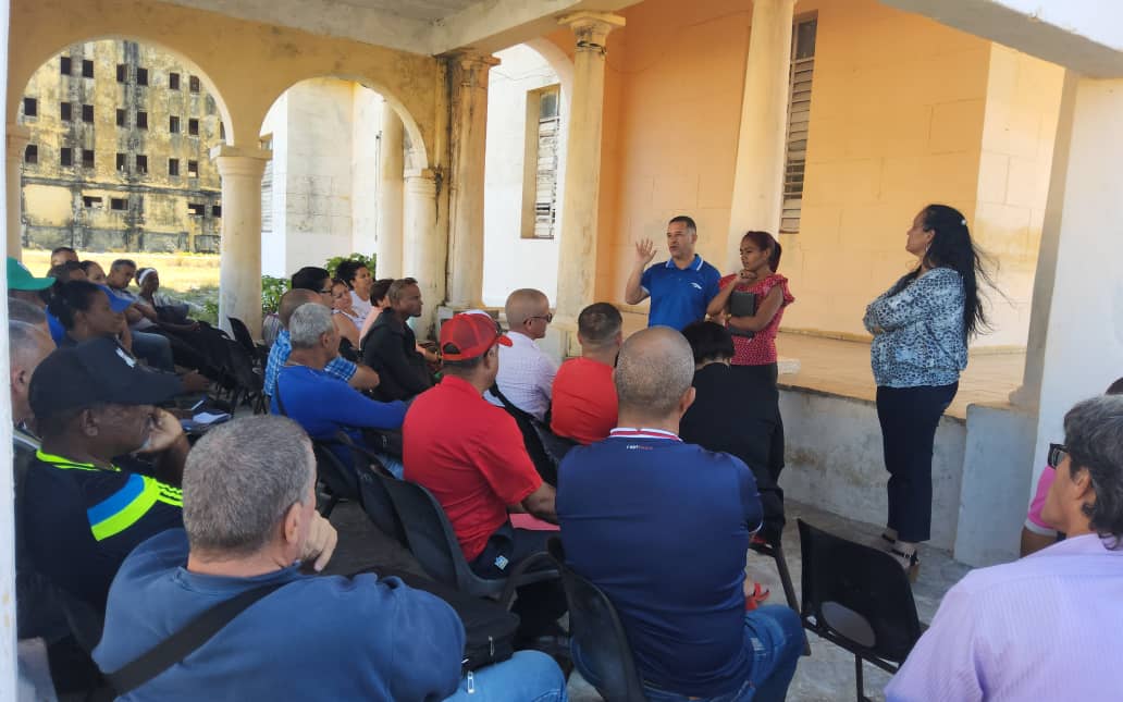 SentirPinero1's tweet photo. Presidio @rlicea_mojena
el chequeo de  las acciones a realizar en la #IslaDeLaJuventud para celebrar el 70 aniversario de la excarcelación de  FIDEL y los moncadistas del mal llamado Presidio Modelo #SentirPinero . https://t.co/kRbf1USBqB