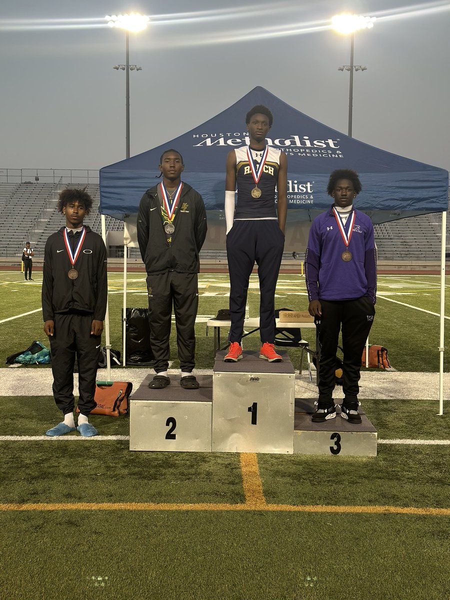Congratulations to Darius Whiters placing 2nd in the Triple Jump at Area Championships going Regionals.