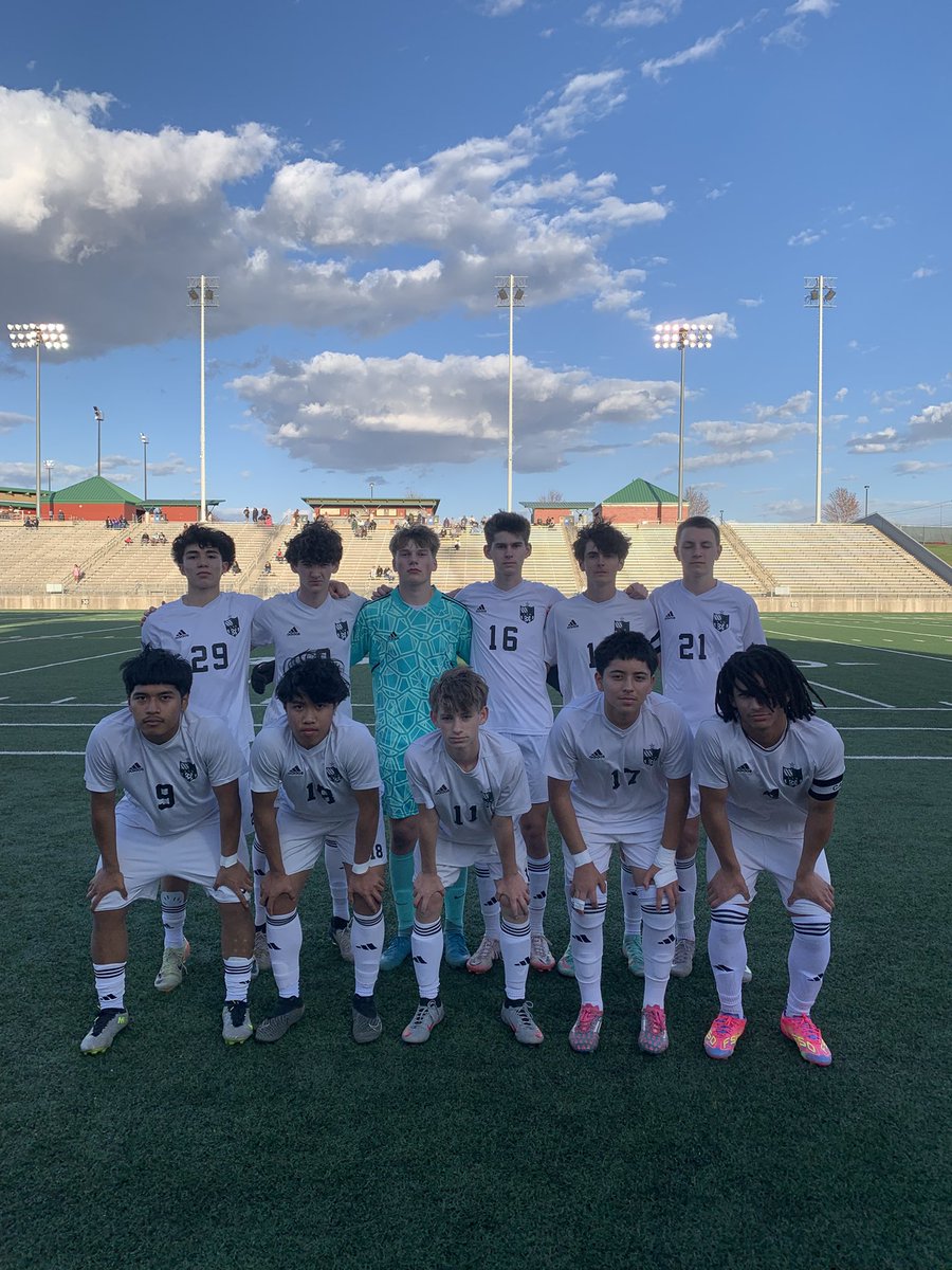 Coach Kiddoo &amp; The LSW Boys Soccer JV Team take down The LNE Rockets 4-0 in the nightcap match. Well done boys! Onto Saturday! ⚽️👏🏼

Match Stats 📊
B. Budzinski ⚽️⚽️
R. Gomez ⚽️
J. Delfosse ⚽️ 
E. Frana 🅰️ 
D. Blank 🅰️
L. Tran 🅰️ 
M. Nguyen 🅰️
A. Beiermann/J. Smedra 🧱