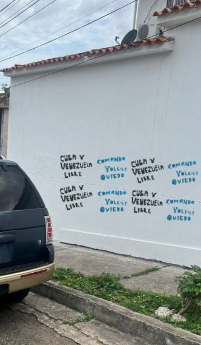 EmmaRincon's tweet image. En San Cristóbal, estado Táchira, las calles de la ciudad amanecieron pintadas con la frase &quot;Cuba y Venezuela libre&quot;, y con el nombre de Yoleisy Oviedo, quien murió bajo custodia de la tiranía comunista de Cuba recientemente.