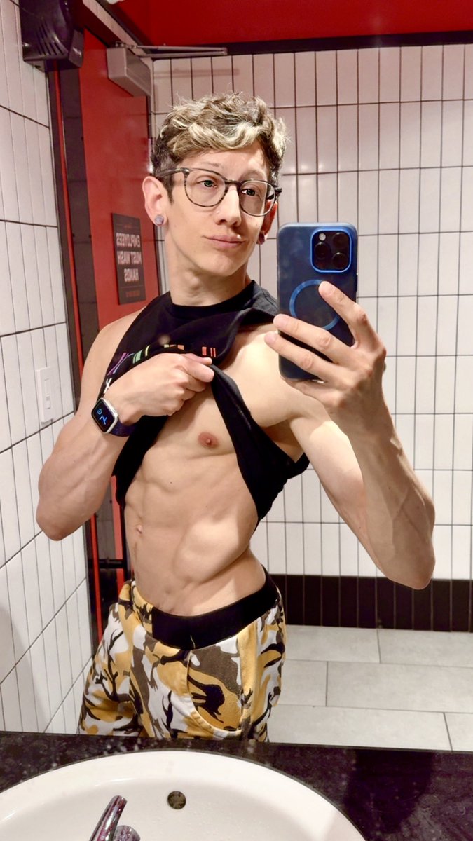 I don’t have love handles, but I got something for you to grab on to. 🙌🏼