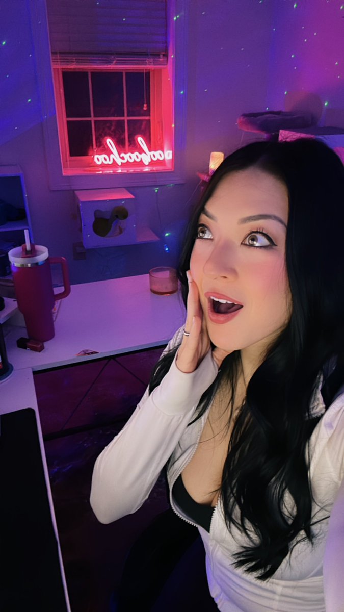 streaming?????? COME CHILLL🙇🏻‍♀️ twitch .tv/ooboochoo