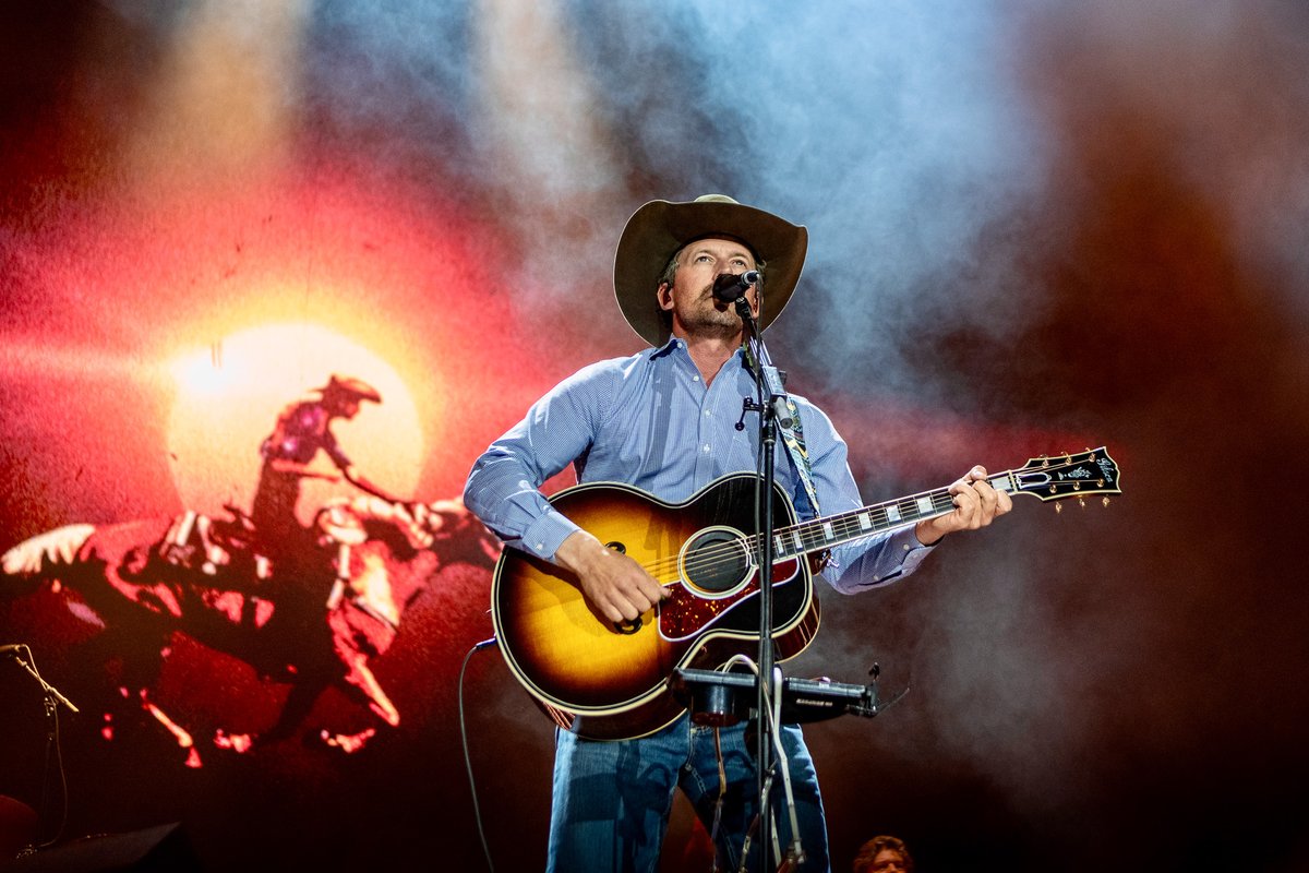 okstate's tweet photo. Nothing more Oklahoma than Turnpike Troubadours.

#CowboyFamily | #GoPokes https://t.co/0e9mYM10rw