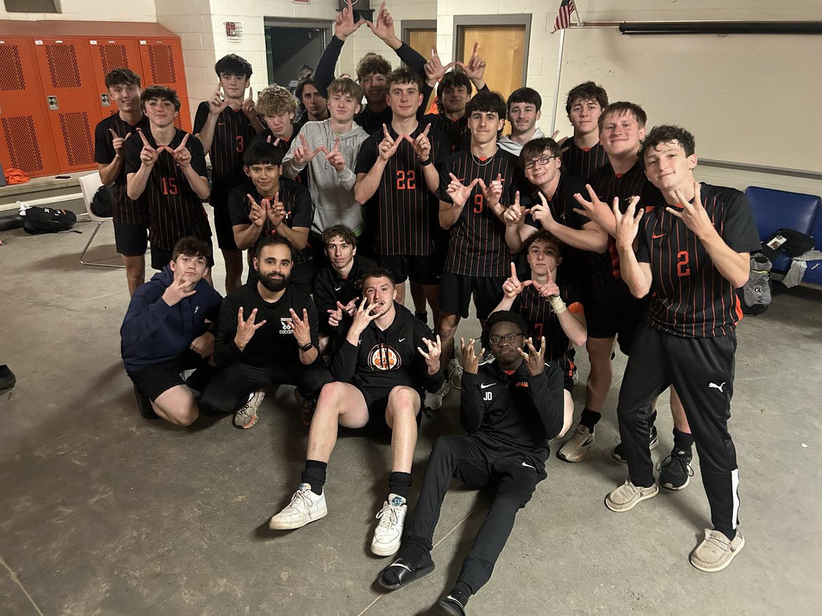 PowhatanBsoccer's tweet photo. Final from PHS! 
Powhatan- 4
Patrick Henry- 0

Goals scored by:
Dylan Mapes (x2)
Jake Arnold  
Christian Knight  

Assists by:
Caleb Murray 
John Davis
Logan Thompson 

We improve our record to 4-1 https://t.co/7TbUz3Ps7o
