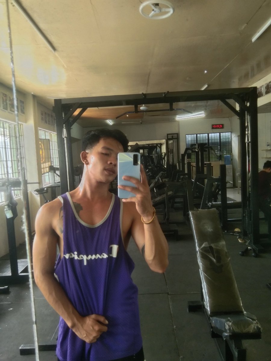 ulolin69's tweet photo. what if sa gym kita fuck g? https://t.co/mbAmLtQBby