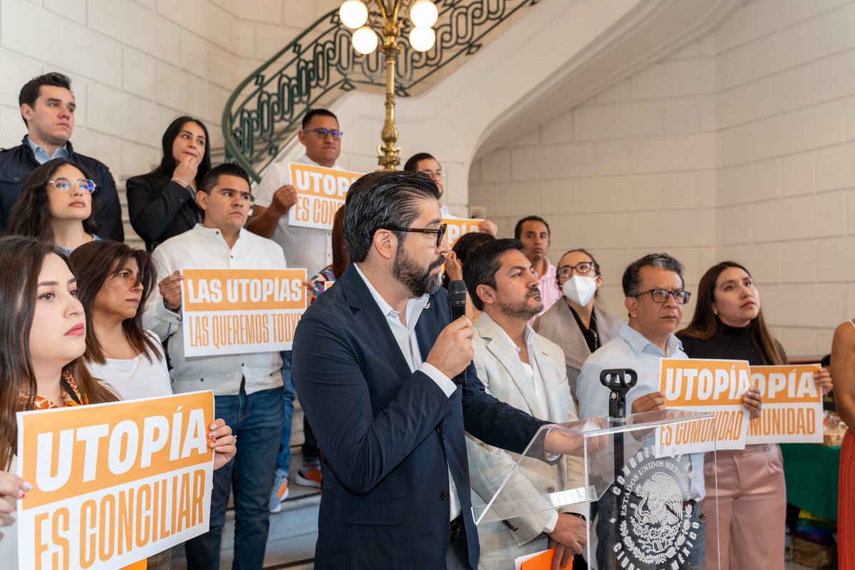 MovCiudadanoCMX's tweet photo. En Xochimilco y otras alcaldías, el gobierno de @ClaraBrugadaM quiere construir sin escuchar.

Desde el Congreso, presentamos un punto de acuerdo para exigir lo básico:
Consulta vecinal, libre, previa e informada.

Porque el espacio público no se impone, se construye con la gente https://t.co/qpmBtTL6x3