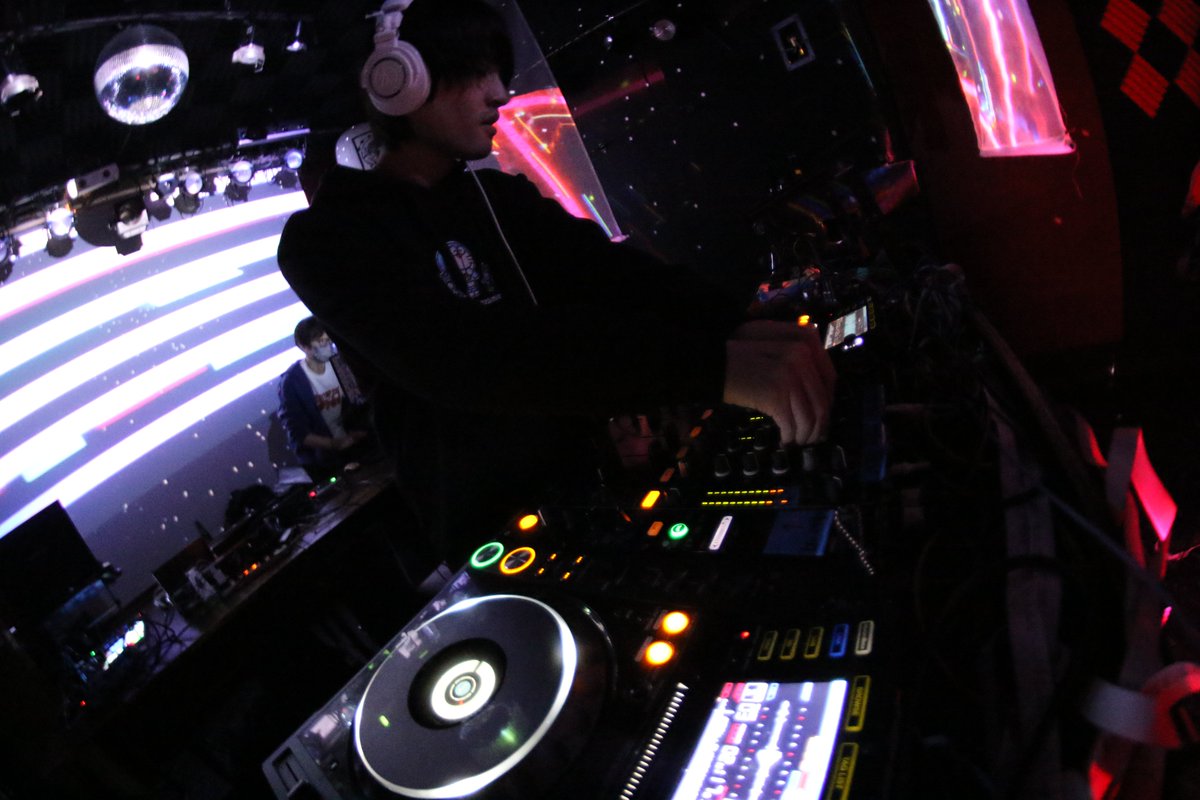 sx3elf's tweet photo. 2024.11.16(Sat) SssELF 24th Attack!! -reunion- @ SOUND SPACE RIZIN’

配信回などを挟み4年ぶりに復活したリアルでの開催。本来の24thは2020年5月16日の予定でした。ひさしぶりでしたが、いつものバイブスはそのままにスリーセルフ未体験の方にも楽しさが伝えられたかと思います https://t.co/WdUJaXaA4y