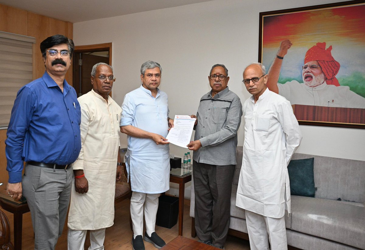 Discussed railways’ staff-welfare issues with Bharatiya Mazdoor Sangh.