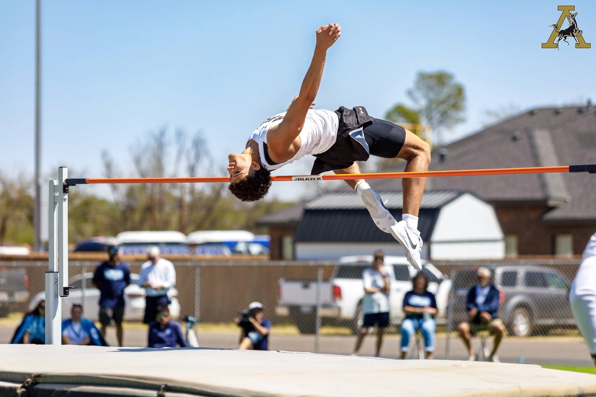 Andrews_ISD's tweet photo. District 3-4A &amp; 4-4A Area Championship 👟
#MustangPride #RidefortheBrand #AHSTrack https://t.co/FzAWkKFDjY