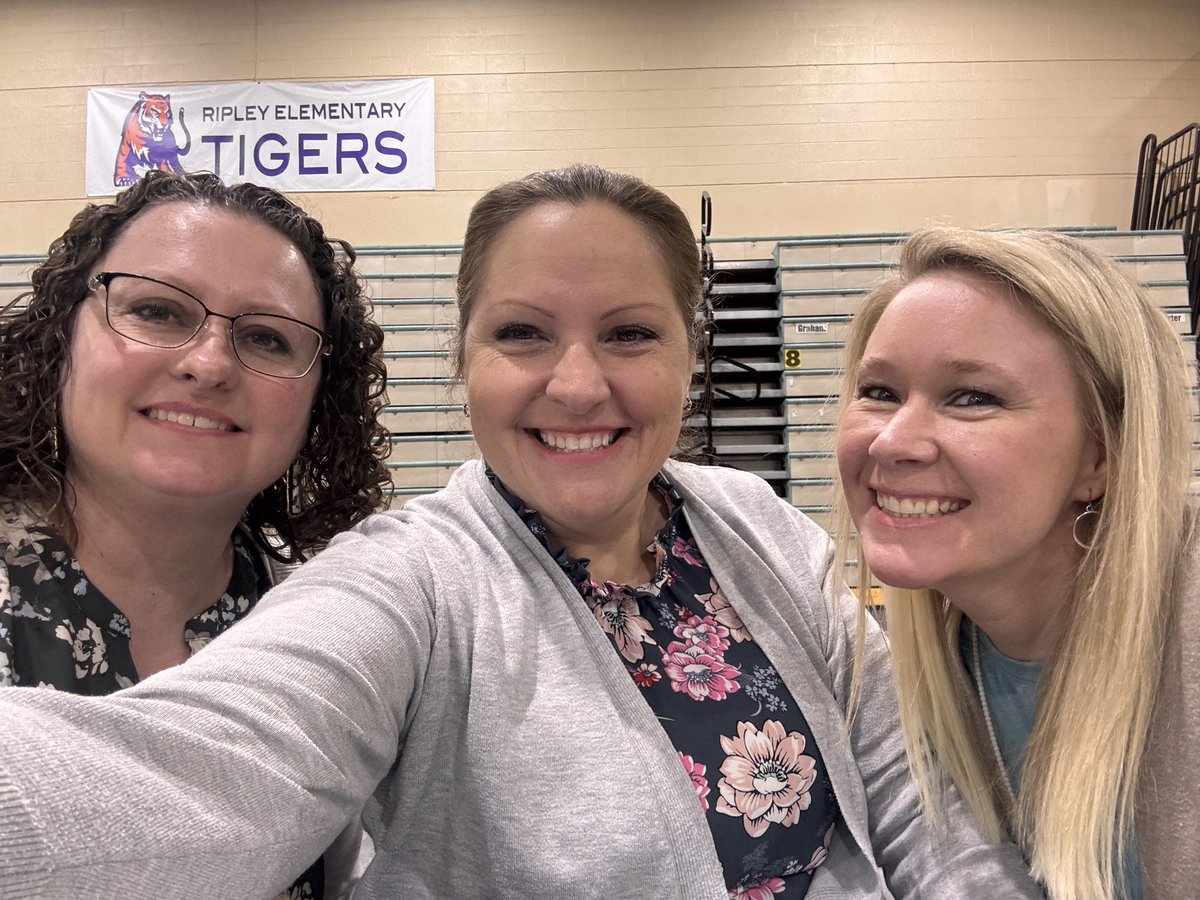 jiffer210's tweet photo. Enjoyed a day of learning with the Early Literacy Network with @EmilyNBCT and @Harrison_B3.  My favorite conversation today was around productive struggle for students. #NoPlaceIdRatherB https://t.co/8vXb9Pz7OH