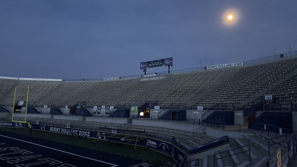 cfbcampustour's tweet image. Bobcat Stadium at dusk 🌖

#GoCatsGo