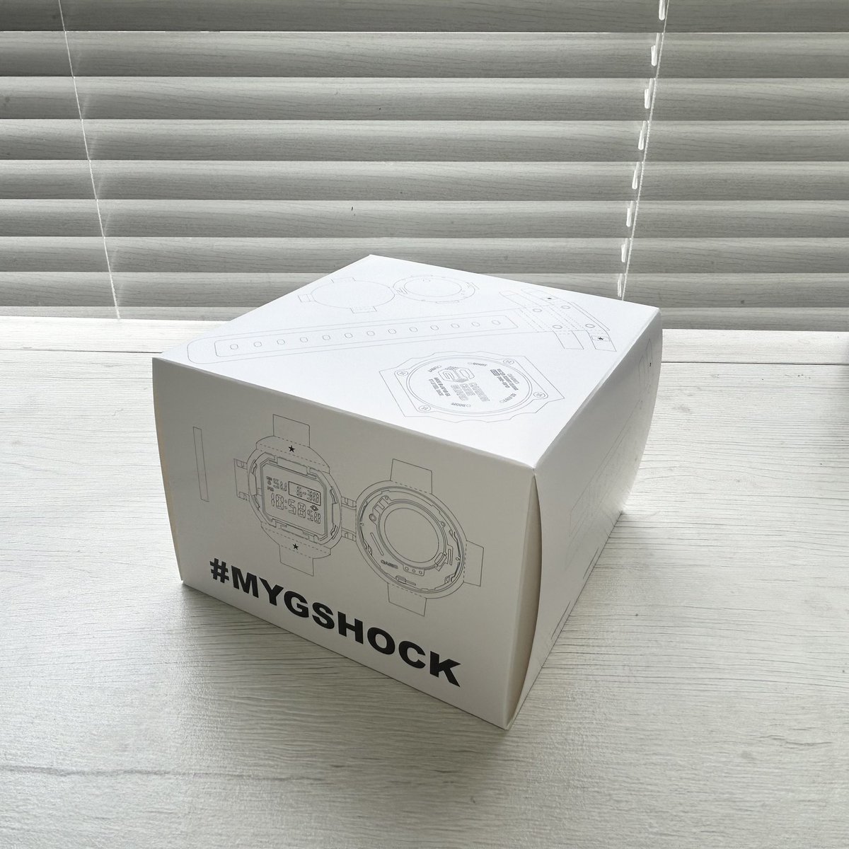 yamanohijp's tweet photo. いま生まれました!
#MYGSHOCK でカスタマしたカーキのスーツに合わせるG-SHOCK。
ホントは昨年の自分の誕プレのつもりでしたが #CASHIO さんのオンラインストアがいろいろとあり(^^;;
販売再開したので再オーダー、月曜からの新学期に間に合ったd(^_^o)
イエローがアクセント!
#ヤマのデザイン論 https://t.co/jswELpCyCQ