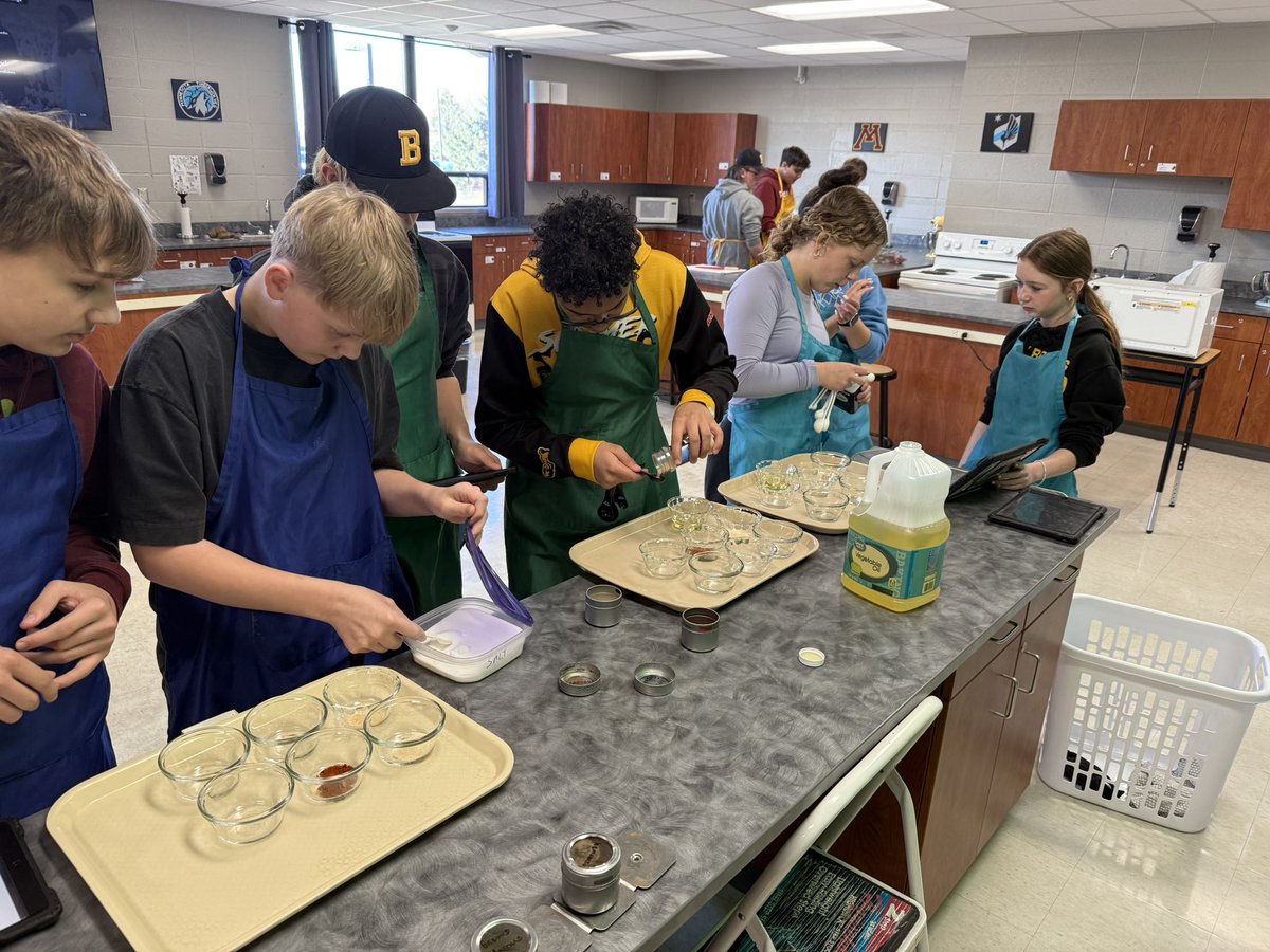 BizMathGuy's tweet image. Business Math 8 - got sharp this week — literally! In the American Fries Lab, we mastered proper knife handling while dicing up one of breakfast’s best sides. Safety, skills, and sizzling success all in one! @ByronMSBears @ByronBears #BizMathGuy