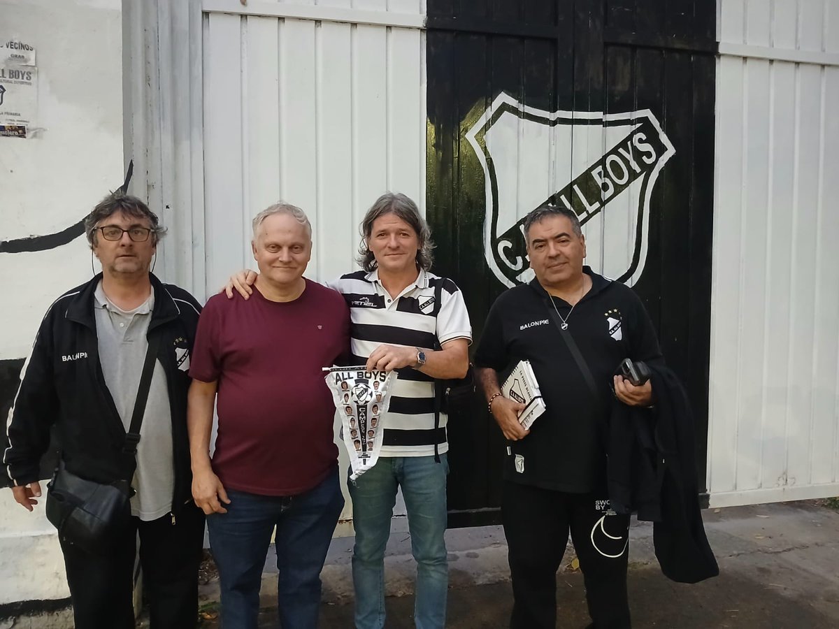 MIGARNAUTY's tweet photo. Encuentro con Adolfo Res
Ideólogo y propulsor de la Vuelta a Boedo. Charla y compartir vivencias de su experiencias con la vuelta a Boedo, #ElRoccaparaAllBoys #VolveraSegurola #AllBoys, todos los clubes deberían tener un Adolfo Res...#SanLorenzo #VolveraBoedo https://t.co/G7kiNTlq7s