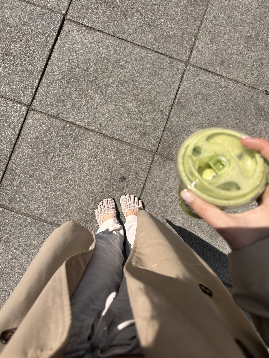 rominaramon's tweet image. hello from Seoul